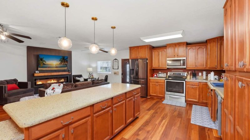 Full kitchen